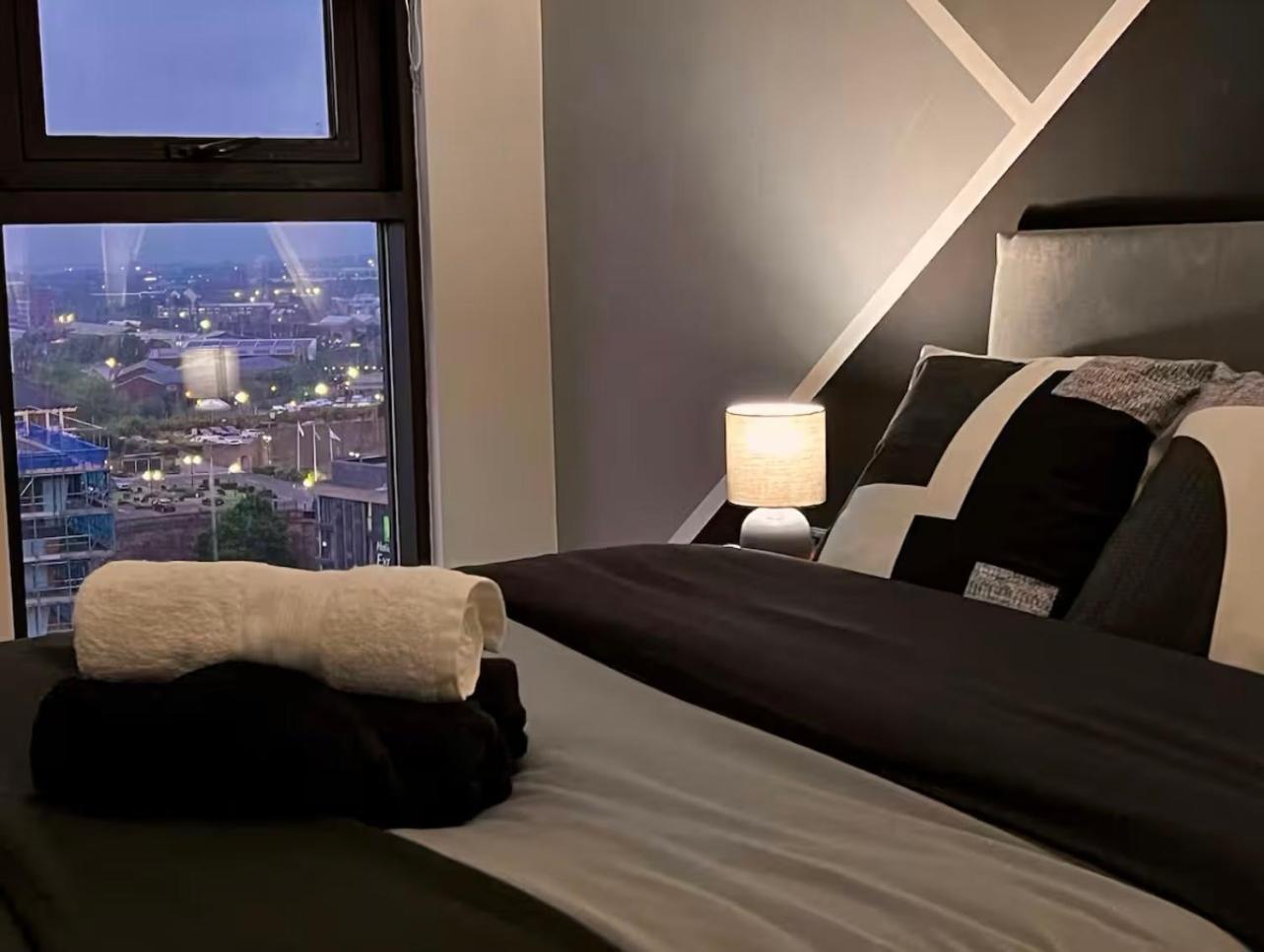 Penthouse Gem, Central, Scenic Views, Stylish, Modern, City Centre 2Br Sheffield Eksteriør bilde