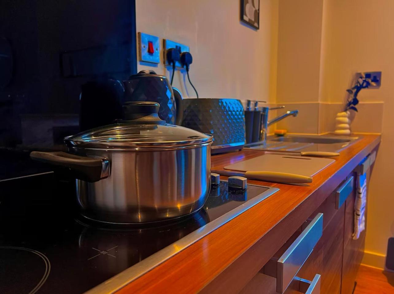Penthouse Gem, Central, Scenic Views, Stylish, Modern, City Centre 2Br Sheffield Eksteriør bilde