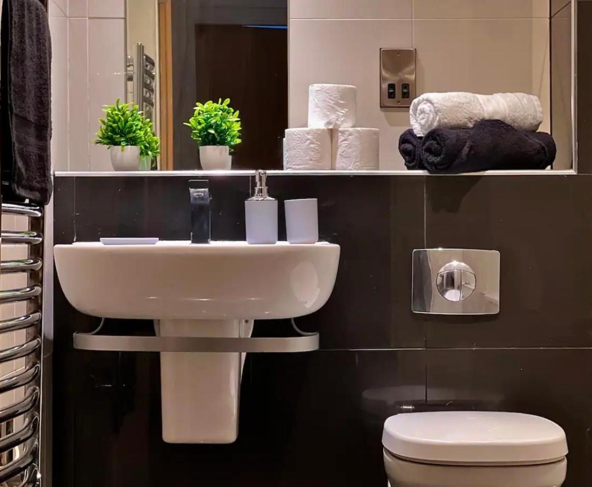 Penthouse Gem, Central, Scenic Views, Stylish, Modern, City Centre 2Br Sheffield Eksteriør bilde